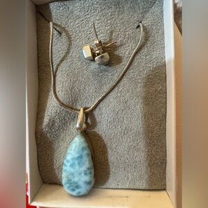 Elegant Silver and Blue Pendant Necklace Set